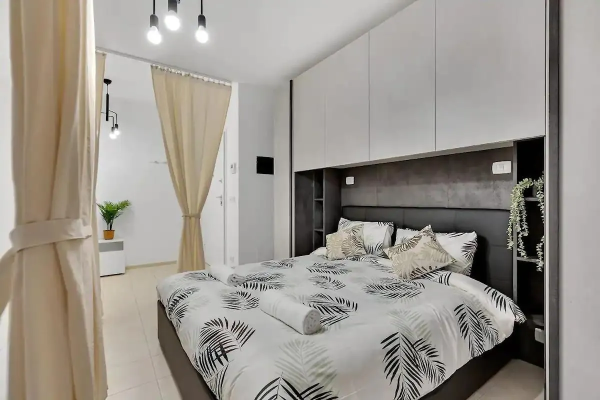 10 Min From Milan Linate-Private Garage Apartment